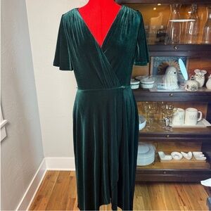 Vince Camuto Elegant Green Velvet Wrap Dress